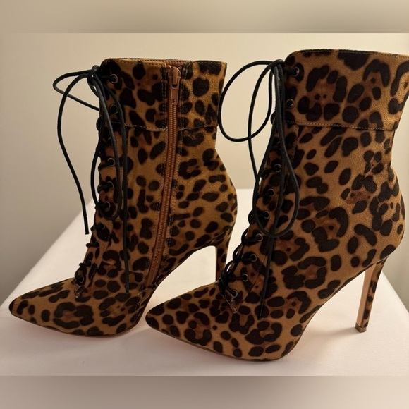 Olivia Jaymes Pointed Toe Cheetah Lace Up High Heel Stiletto Ankle Boot Size 9M - Picture 4 of 10